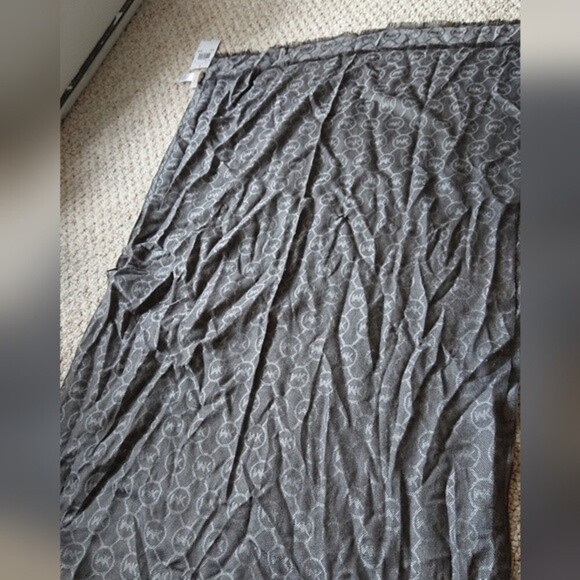 MICHAEL MICHAEL KORS Jet Set Logo Monogram Jacquard Long Scarf Wrap Silver Gray - Picture 3 of 9